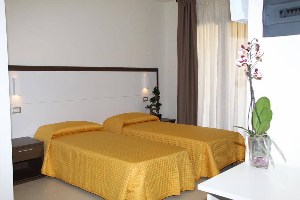 Xenia Hotel Вилласимиус Экстерьер фото